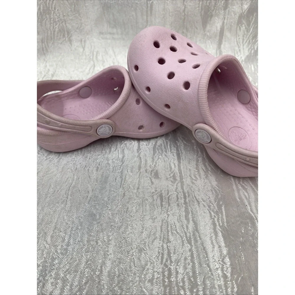 Crocs Baby Girl's Pink Colored Rubber Warm Weather Clogs Child  Toddler Size 4/5